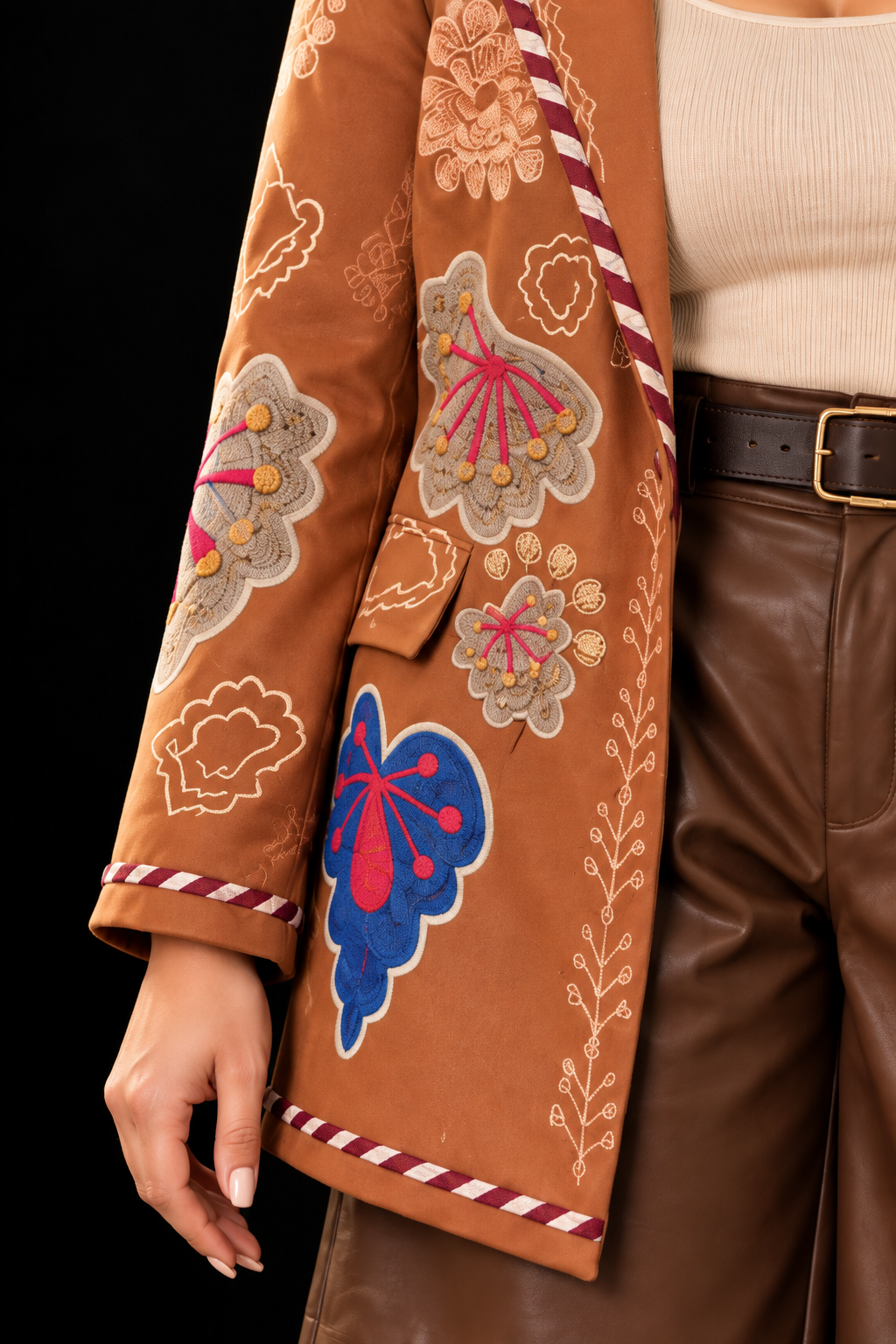 Chaqueta Camel con bordados